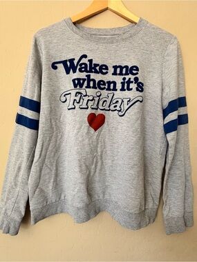 Gray Casual Graphic Sweatshirt "Wake Me When It's Friday" - Loungewear